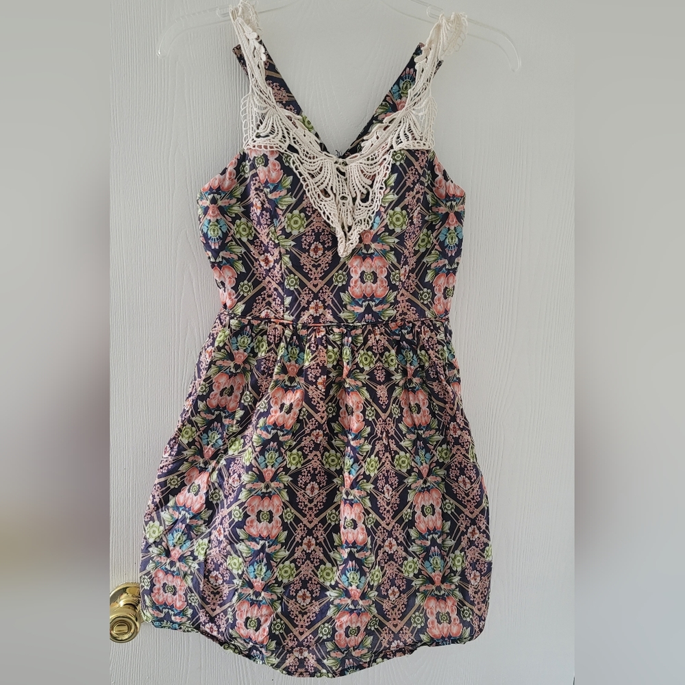 City Triangles Dress Juniors Size 5 Blue Floral Sleeveless Sundress White Lace